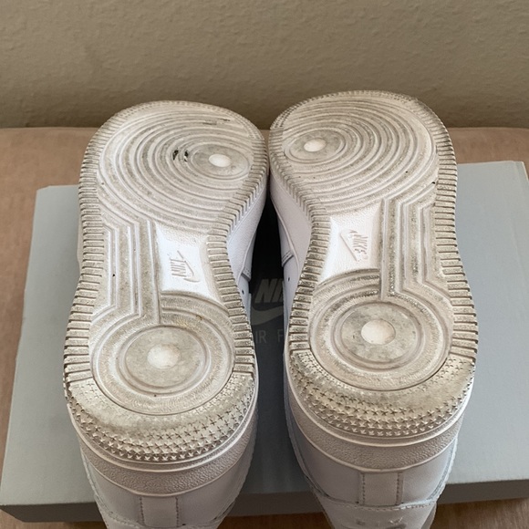 Nike Air Force 1 White Sneakers size 6 - Picture 6 of 10